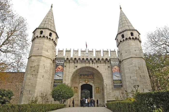 Topkapi Palace, The Second Courtyard, Gate Of Salutation, Price For Entry Ticket